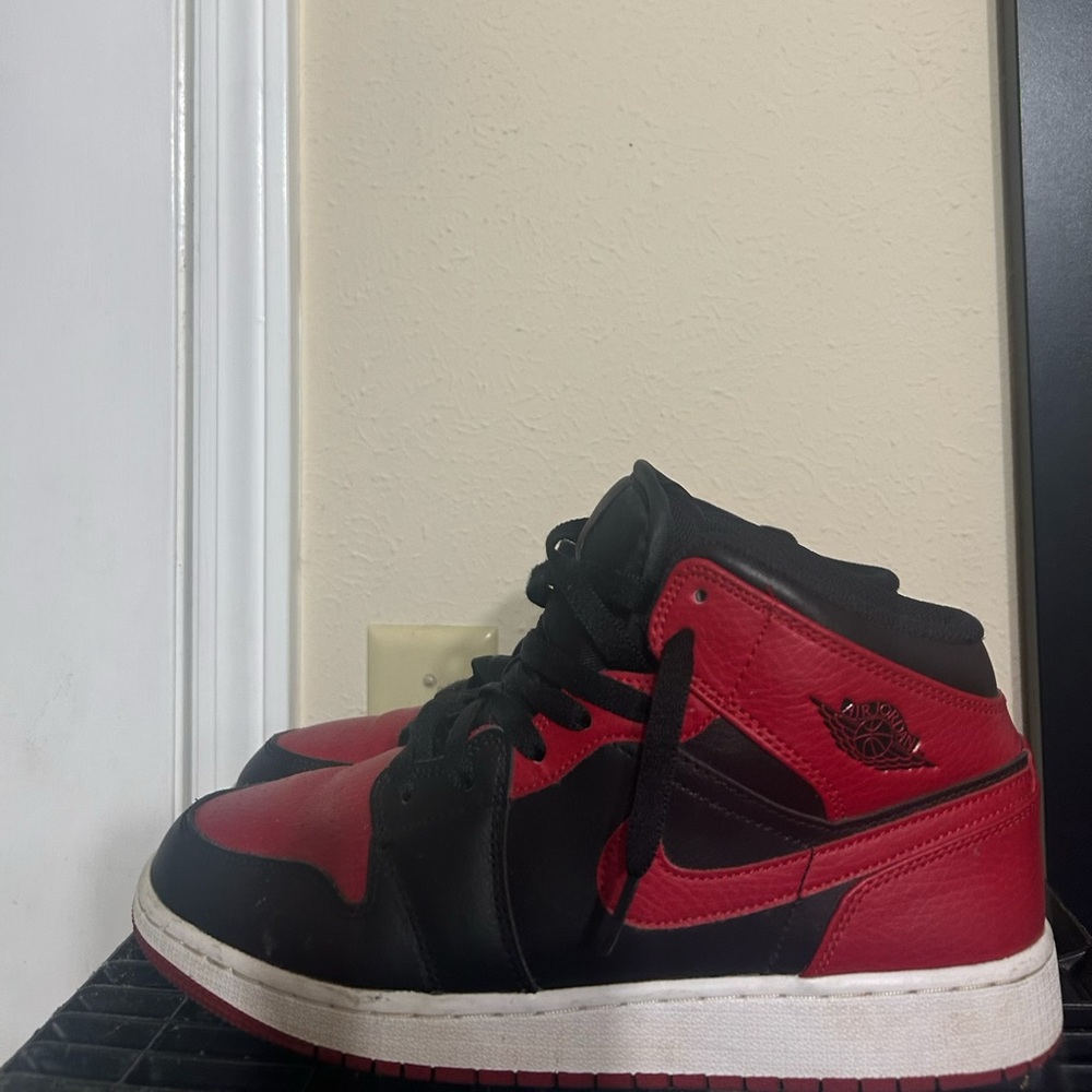 Jordan 1 Banned Mid